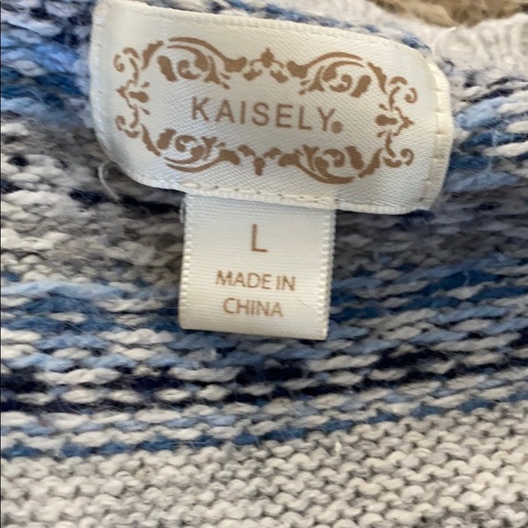 Kaisely V-Neck Sweater - Picture 8 of 9